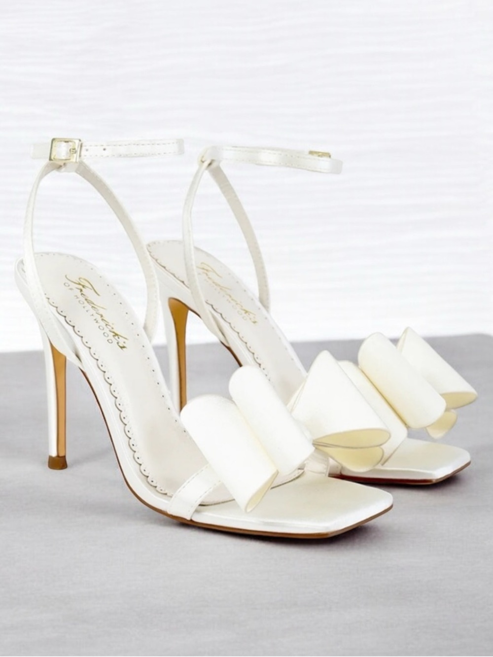 Fredrick’s of Hollywood Julienne Bow Ivory Open Toe Ankle Strap Stiletto Heels 9 - Picture 1 of 16
